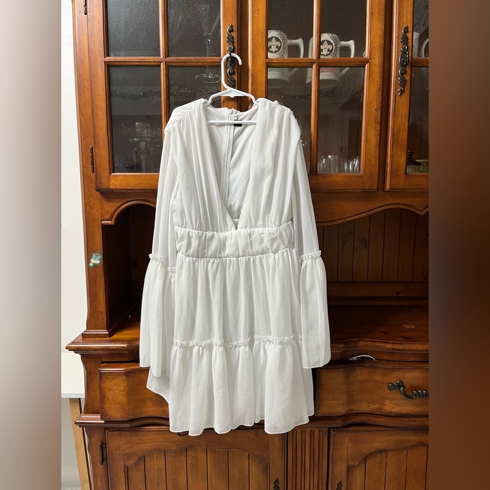 this is a cute, longsleeve, mini dress. looks and feels new. worn once.